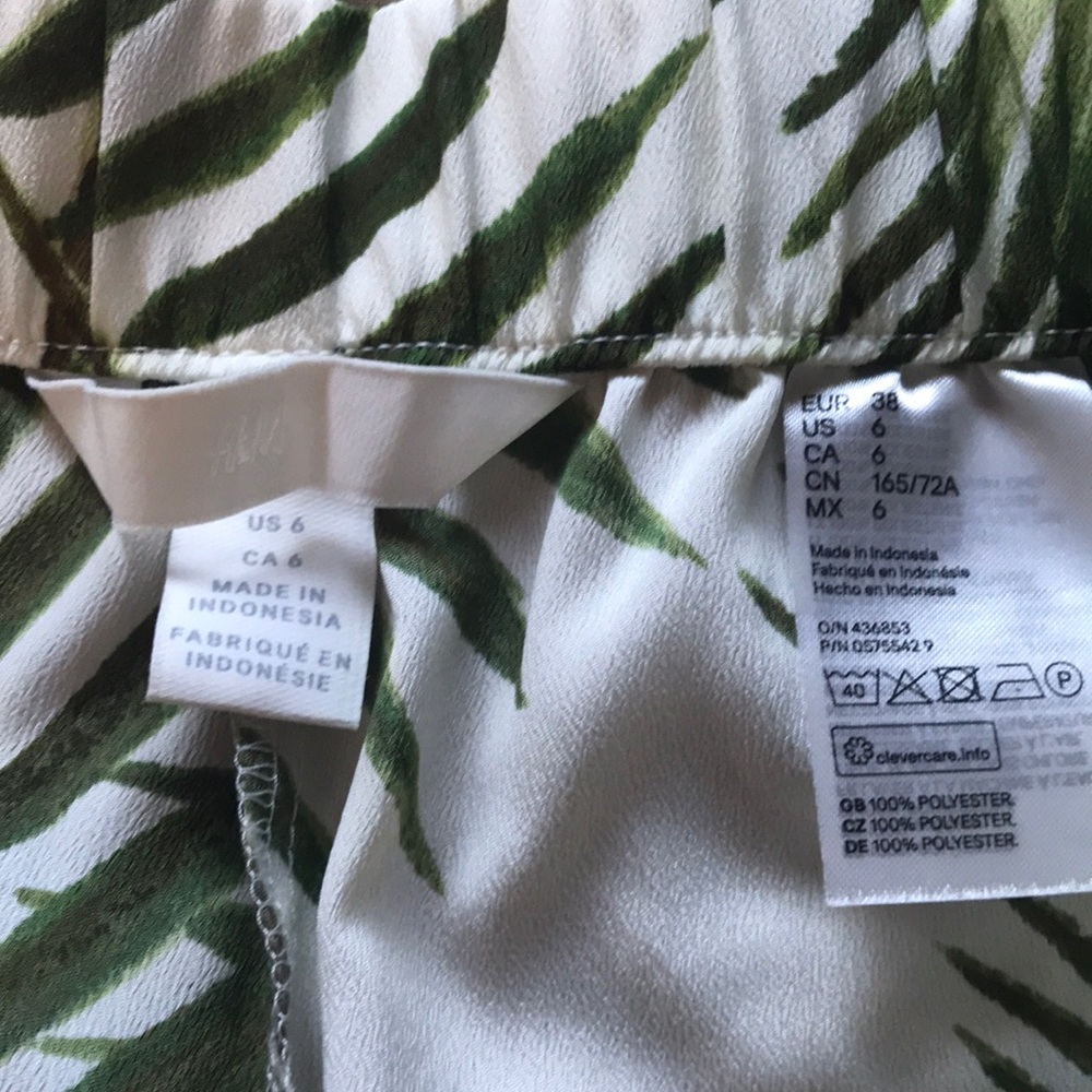 refreshing leaf pants 🌿 - Picture 2 of 3